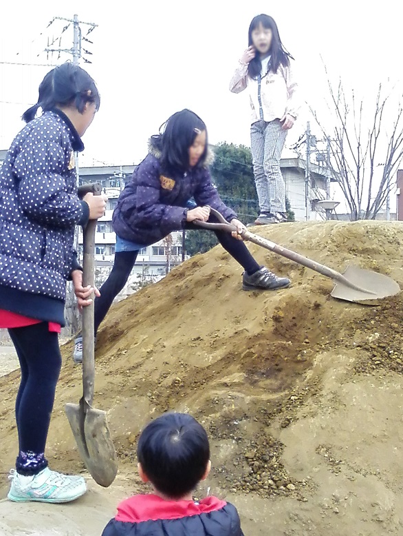 自由遊びの会（子どもキャンプ場＆きつねっぱら）
